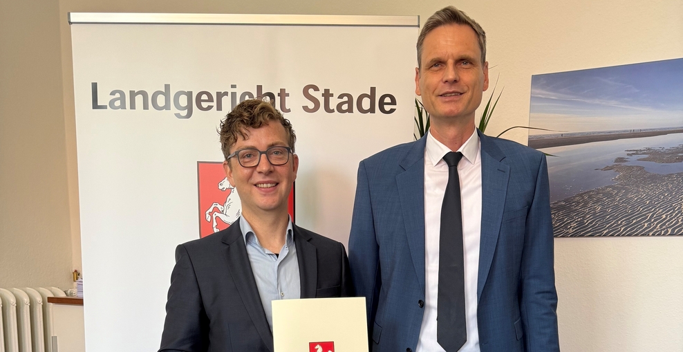 Schmuckgrafik (zur Pressemitteilung: „Führungsteam des Amtsgerichts Stade wieder komplett. Dr. Jonas Finke zum stellvertretenden Direktor des Amtsgerichts Stade ernannt."